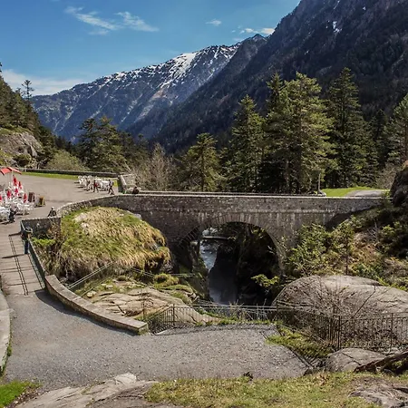 Spacieux Au Centre De Cauterets, 6 Pers., Skis Et Parking - Fr-1-812-46 科特雷