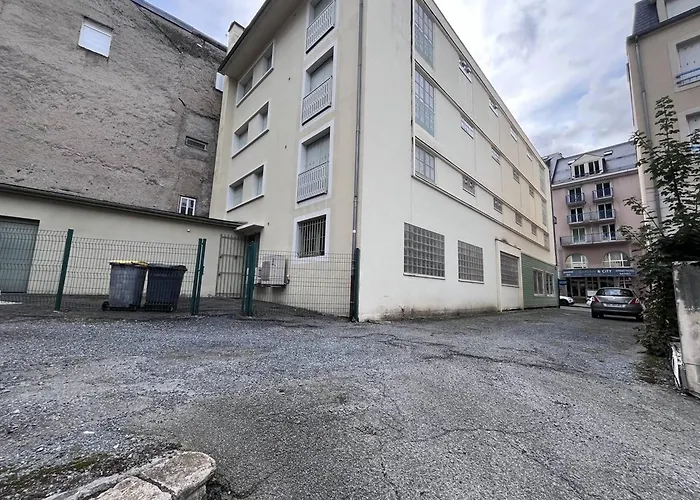 Spacieux Au Centre De Cauterets, 6 Pers., Skis Et Parking - Fr-1-812-46 Apartment